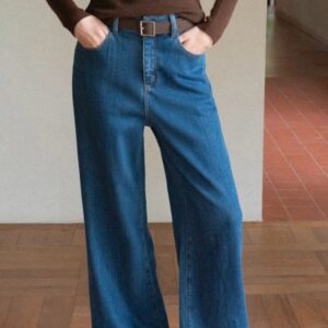 シックなブルーのワイドレッグハイライズジーンズ